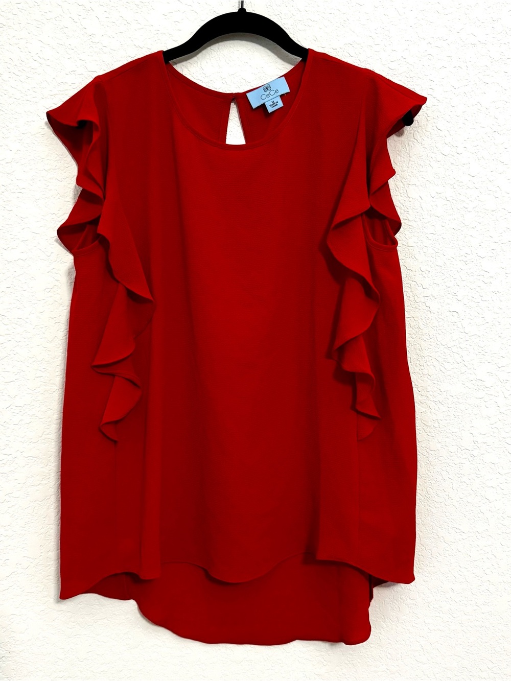 CeCe Red‎ Butterfly Cap Sleeve Blouse in M, Keyhole Button Detail